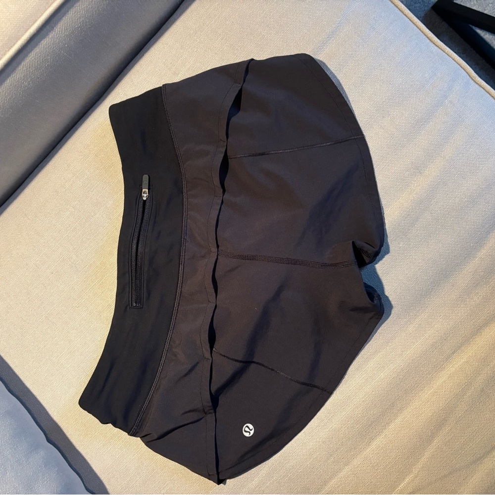 Lululemon Black Athletic Shorts Speed Up SZ 4 GUC w/ one tiny flaw
